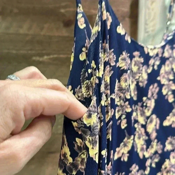 Free People Flowing Floral Tank Top – Open Back – Size M – Navy Blue - Picture 6 of 13